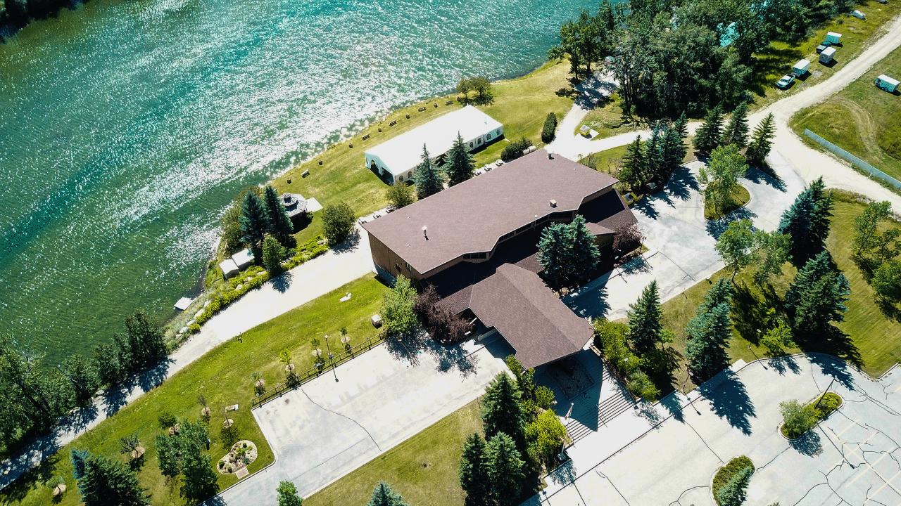 Estate Privacy, City Convenience - Waterfront Park - Luxury Wedding Venue in Calgary